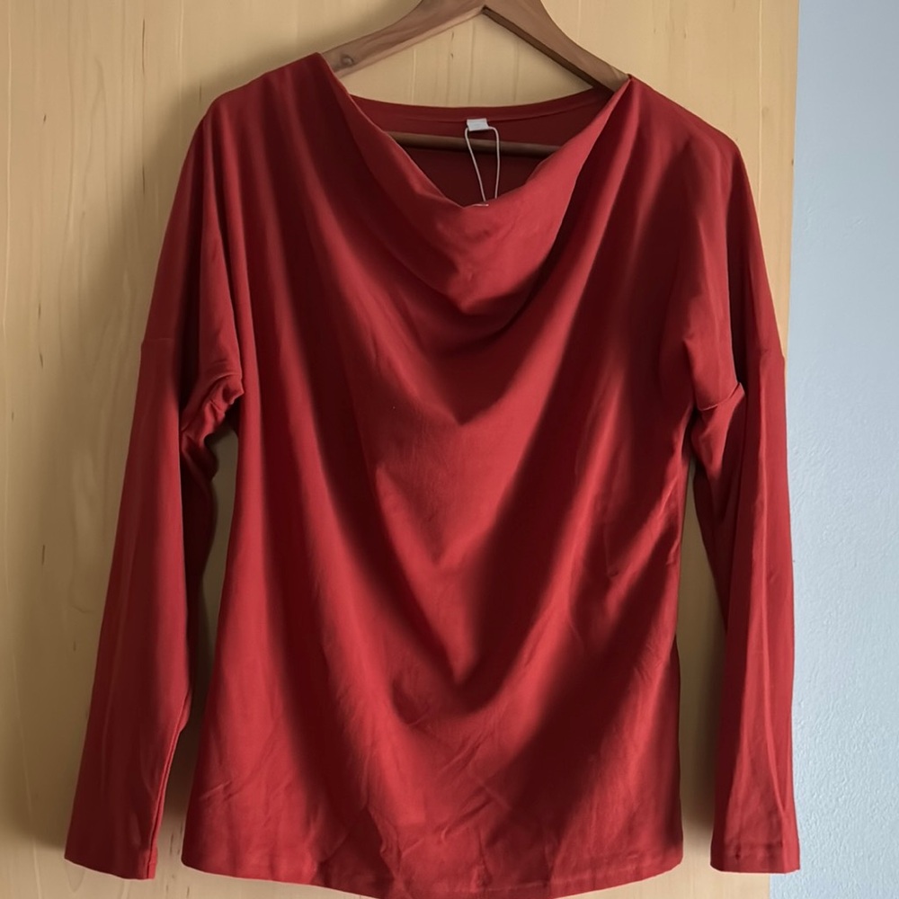 NWT Ryabe “You’re Getting Warmer” cowl neck top sz L